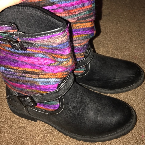 Grey booties with knitted colors - Picture 3 of 3