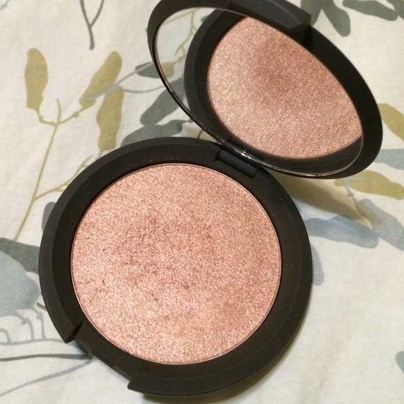 Becca shimmering skin perfector pressed rose gold