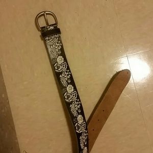 Beautiful thick lucky Brand belt. New