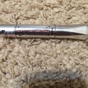 Benefit's nutrient rich eyebrow primer