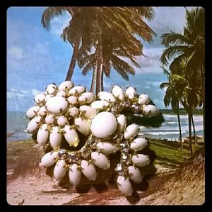 Vintage  Milk glass  Brooch