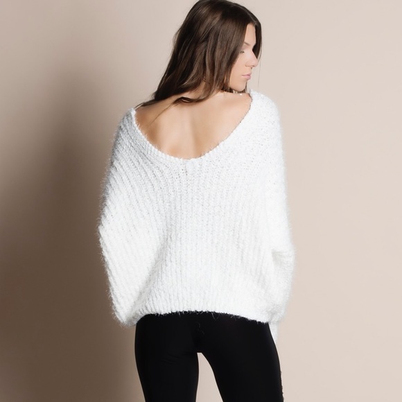 NBF ❤️ Oversized Low Back White Fuzzy Sweater - Picture 4 of 4