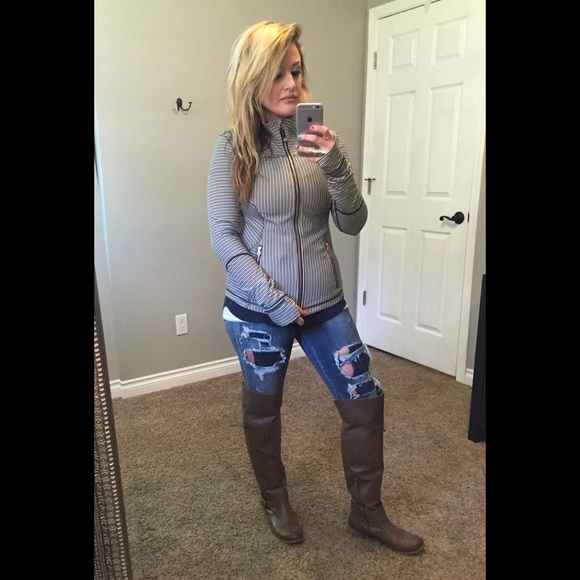 Lululemon RARE size 8 sweater!