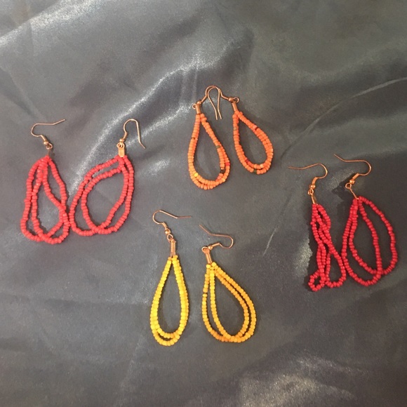 Beaded earring - Picture 2 of 2
