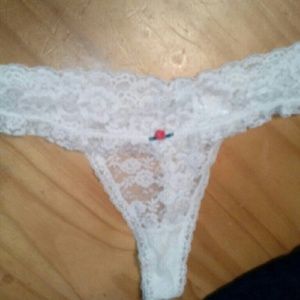 2 pairs lace thong