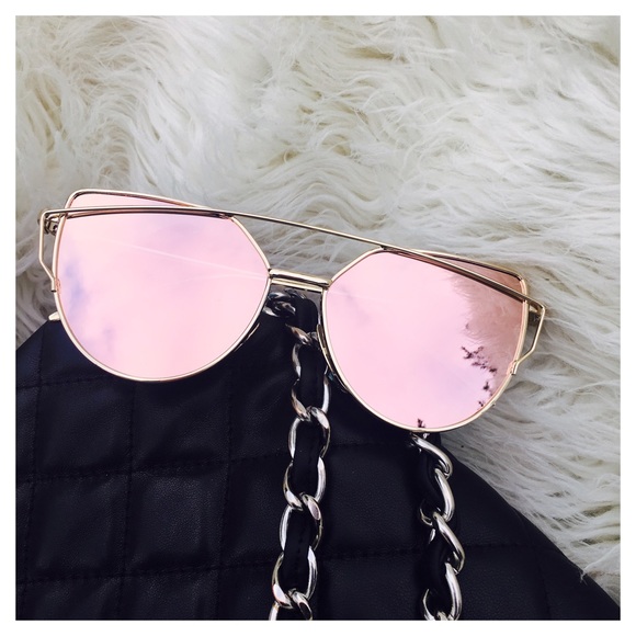✨HOST PICK✨ - Rose Gold Mirrored Sunglasses - Picture 2 of 4