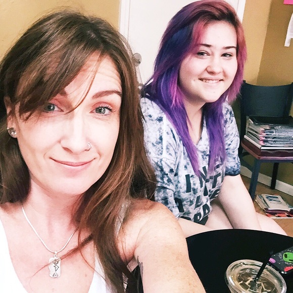 Meet your Posher, Crystal - Picture 3 of 4