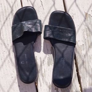 Vintage Ettienne Aigner black leather slides