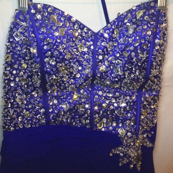 Blue, sequined gown. - Picture 3 of 4