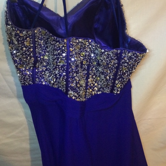 Blue, sequined gown. - Picture 4 of 4
