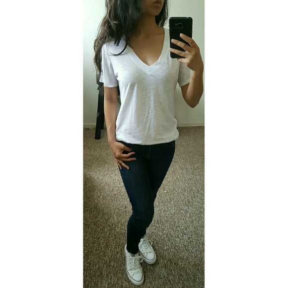 🏷•LAST 1️⃣• White V T-Shirt - Picture 3 of 3