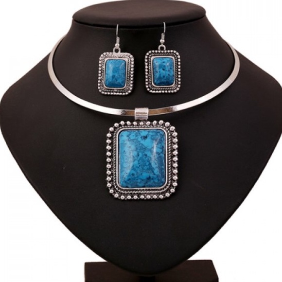 Jewelry - 🎊🎉CLEARANCE.......NECKLACE AND EARRINGS