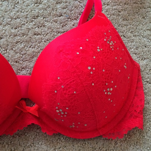 Victoria's Secret Red Bra - Picture 2 of 4