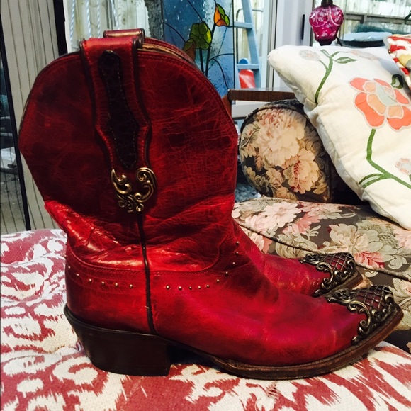 Red Lucchese CODY boots like new worn twice. - Picture 3 of 4