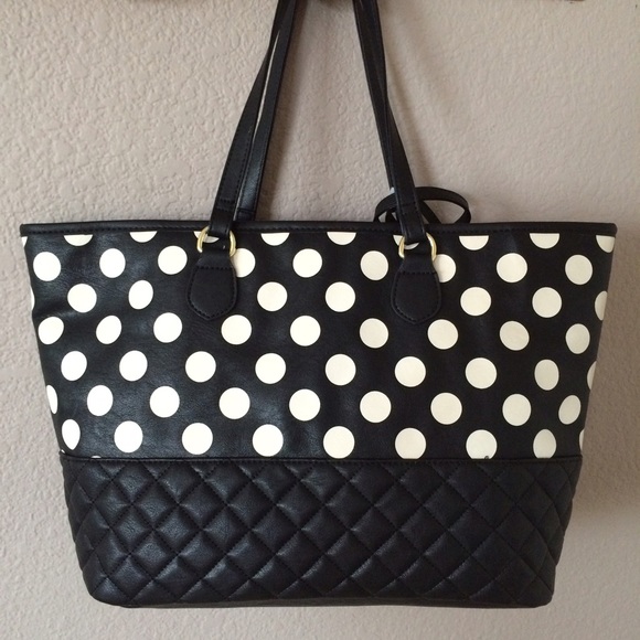 ๐HP๐ Betsey Johnson with wristlet and Pom Pom - Picture 3 of 4