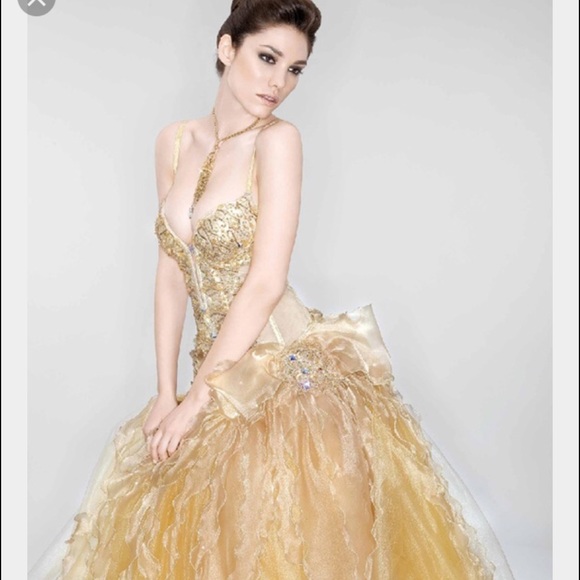 Looking for this Julia Kontogruni wedding gown.