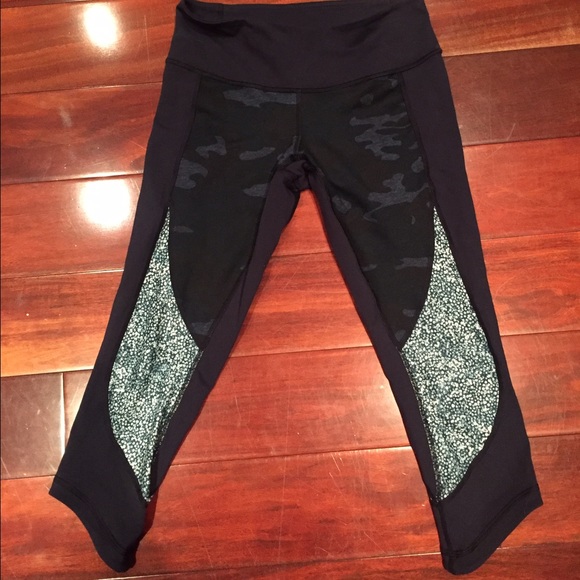 Lululemon Wunder Under Crop Sashiko sz 6