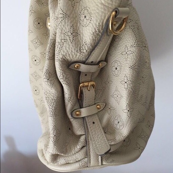 *SOLD* Authentic Louis Vuitton Large Handbag. New - Picture 4 of 8