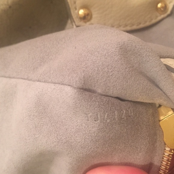 *SOLD* Authentic Louis Vuitton Large Handbag. New - Picture 5 of 8
