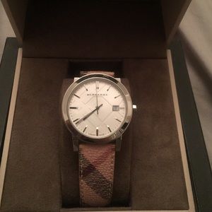 Authentic Classic women Burberry watch