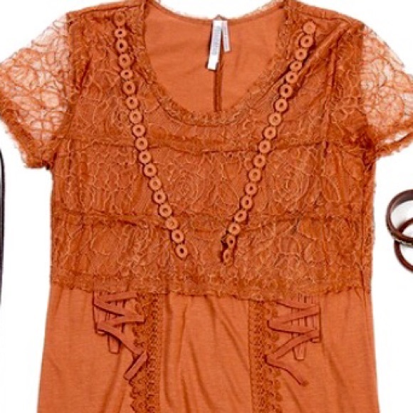 Monoreno Dresses - 🎉🎉Beautiful short sleeve knit dress w/lace trim Monoreno Dresses - 🎉🎉Beautiful short sleeve knit dress w/lace trim