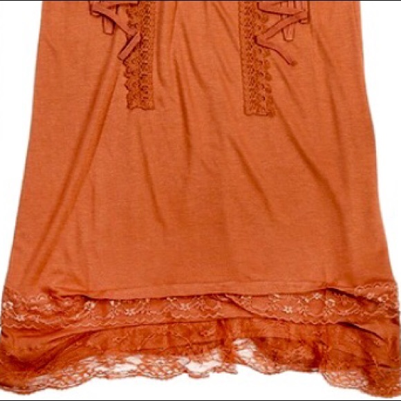 Monoreno Dresses - 🎉🎉Beautiful short sleeve knit dress w/lace trim Monoreno Dresses - 🎉🎉Beautiful short sleeve knit dress w/lace trim