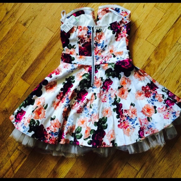 Floral dress - Picture 3 of 4