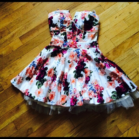 Floral dress - Picture 4 of 4