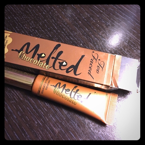 Too faced chocolate gloss