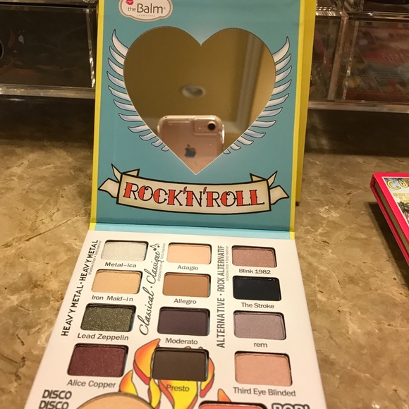 Eyeshadow palette - Picture 2 of 4
