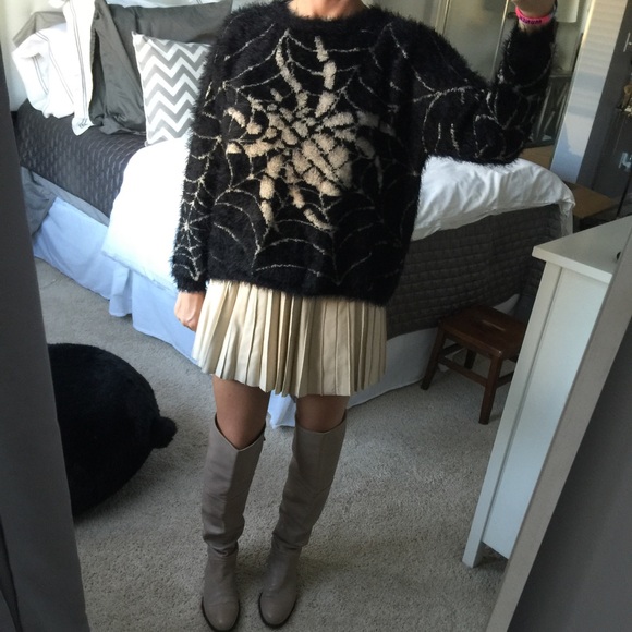 LF Sweaters - 💫HOST PICK NWT LF KASUMI SPIDER FUZZY SWEAT - M/L
