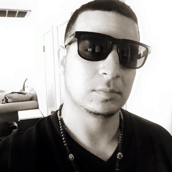 Meet your Posher, Chris - Picture 1 of 1