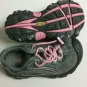 Keen toddler girl size 9 hiking tennis shoes.