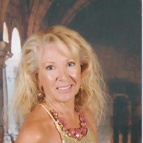 Meet your Posher, Elaine