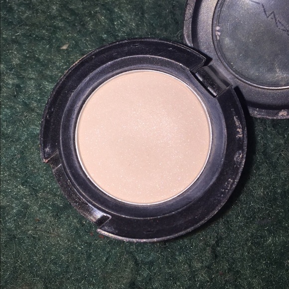 MAC Vanilla Eyeshadow