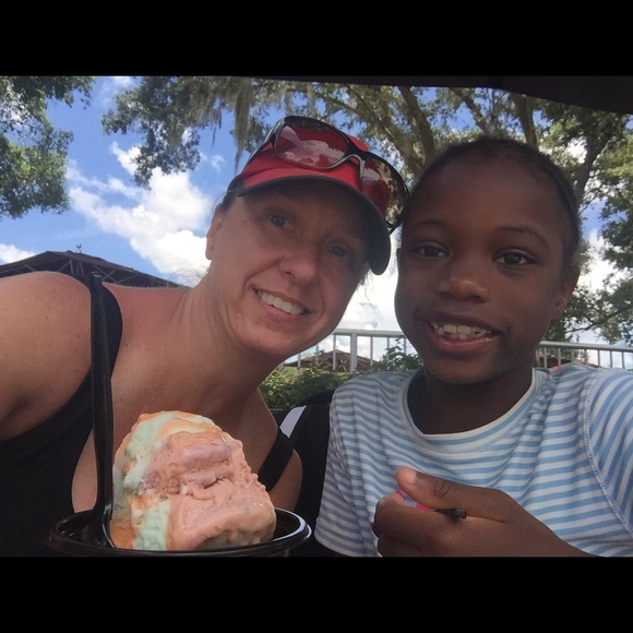 Meet your Posher, Charron