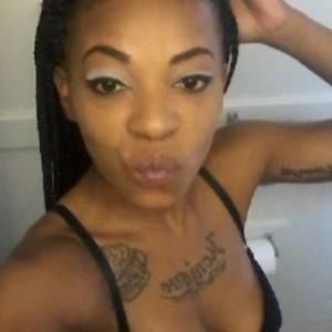 Meet your Posher, Monique