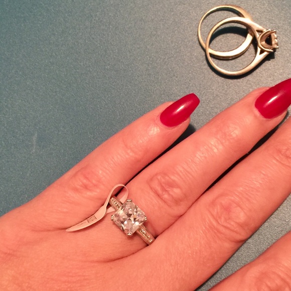 π π925 Sterling Silver Zircon Engagement Ring π - Picture 3 of 4