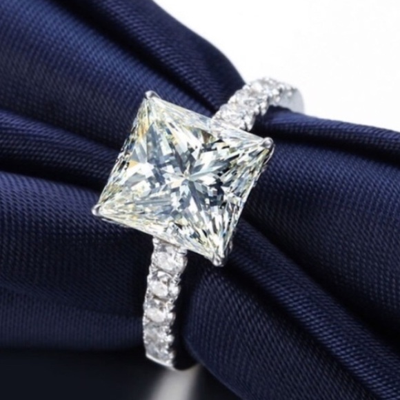 π π925 Sterling Silver Zircon Engagement Ring π - Picture 2 of 4