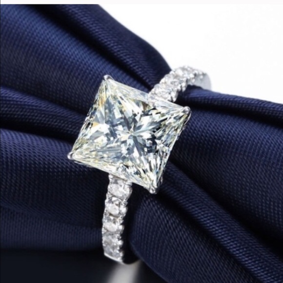 ๐ ๐925 Sterling Silver Zircon Engagement Ring ๐ - Picture 2 of 3