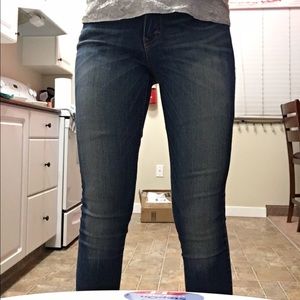 Very flattering medium wash skinny jeans