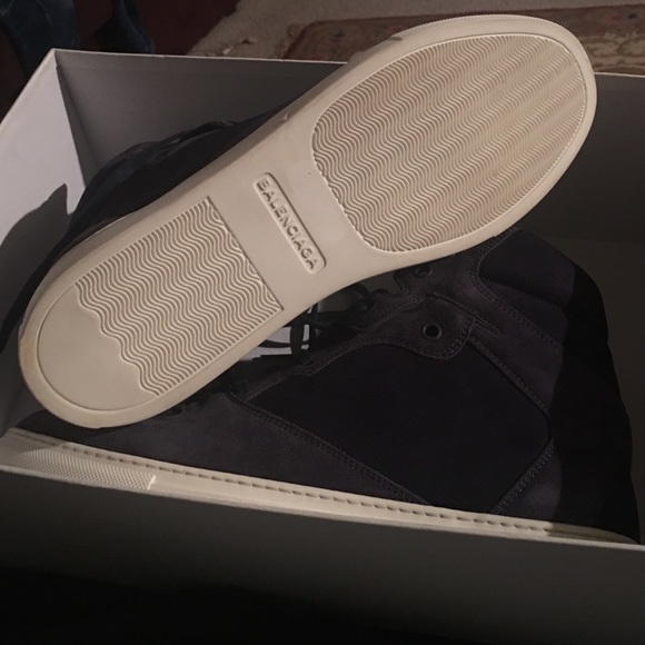Size 9 balenciaga,new, never worn, still in box - Picture 2 of 3