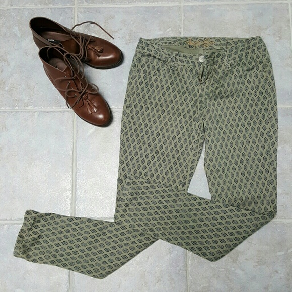 Medallion Printed Jeggings Size 1 - Picture 2 of 3