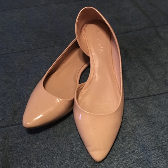 Nude Flats  only worn once!