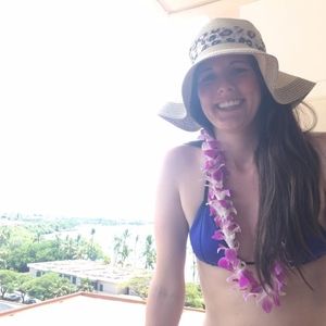 Meet your Posher, Chrissy