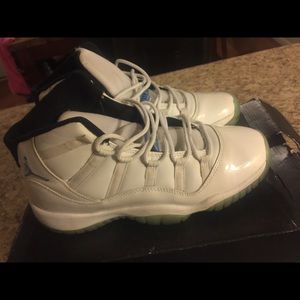 Jordan 11 "legend blues"