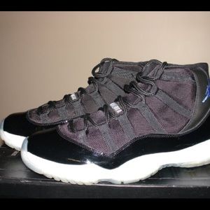 1 more pic of the space jams size 11