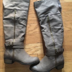 Brown/gray boots size 6.5