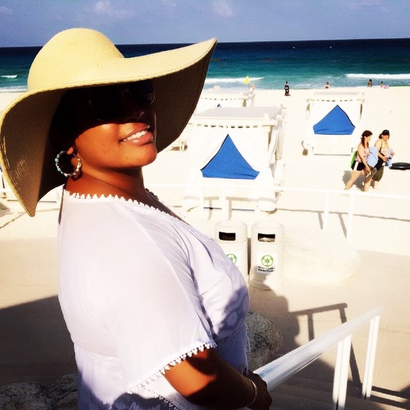 Meet your Posher, Chloe - Picture 1 of 1