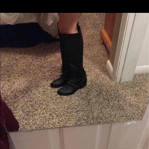 Adorable black knee boots